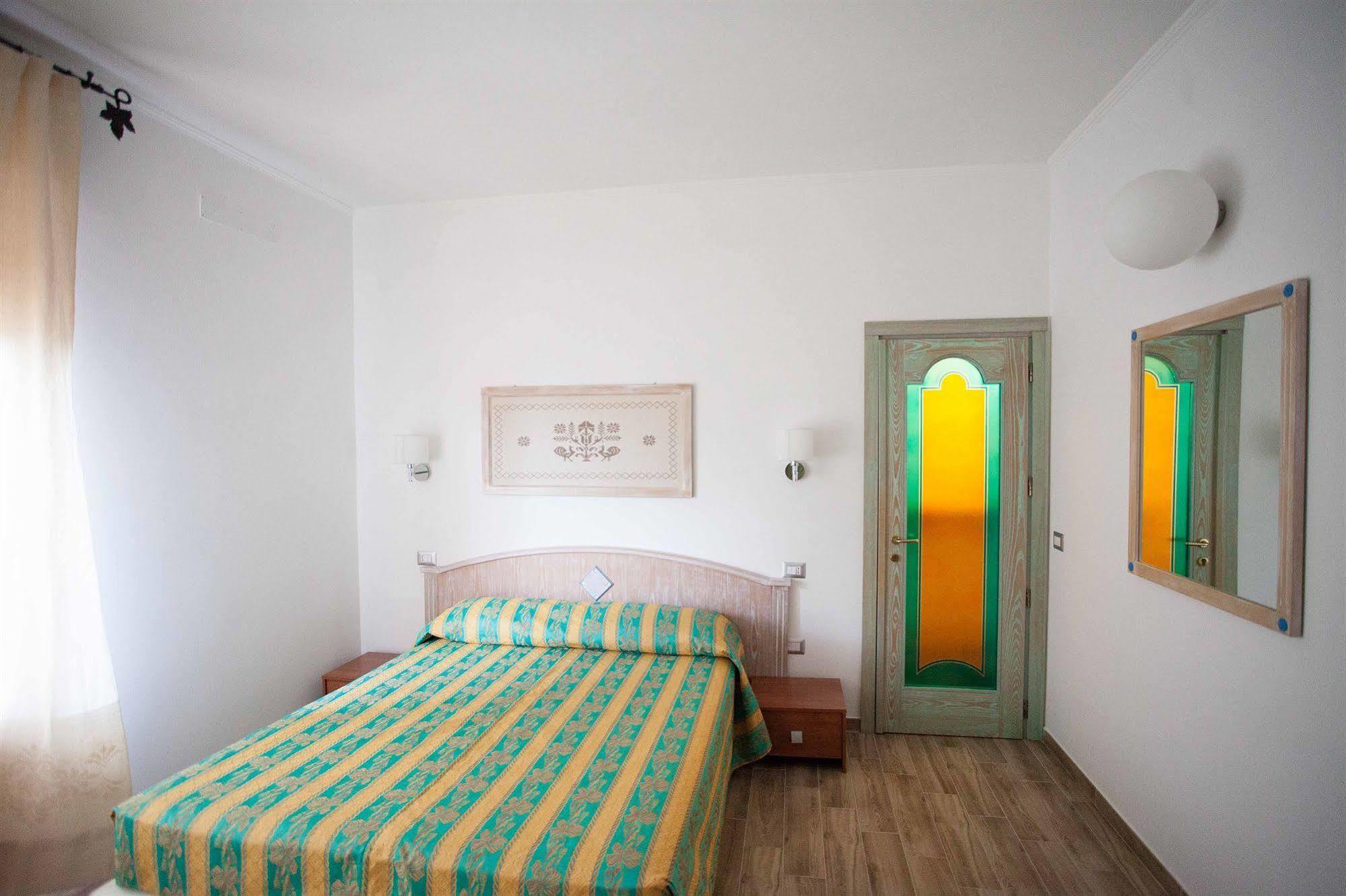 Locanda Degli Artisti Tortolì Eksteriør billede