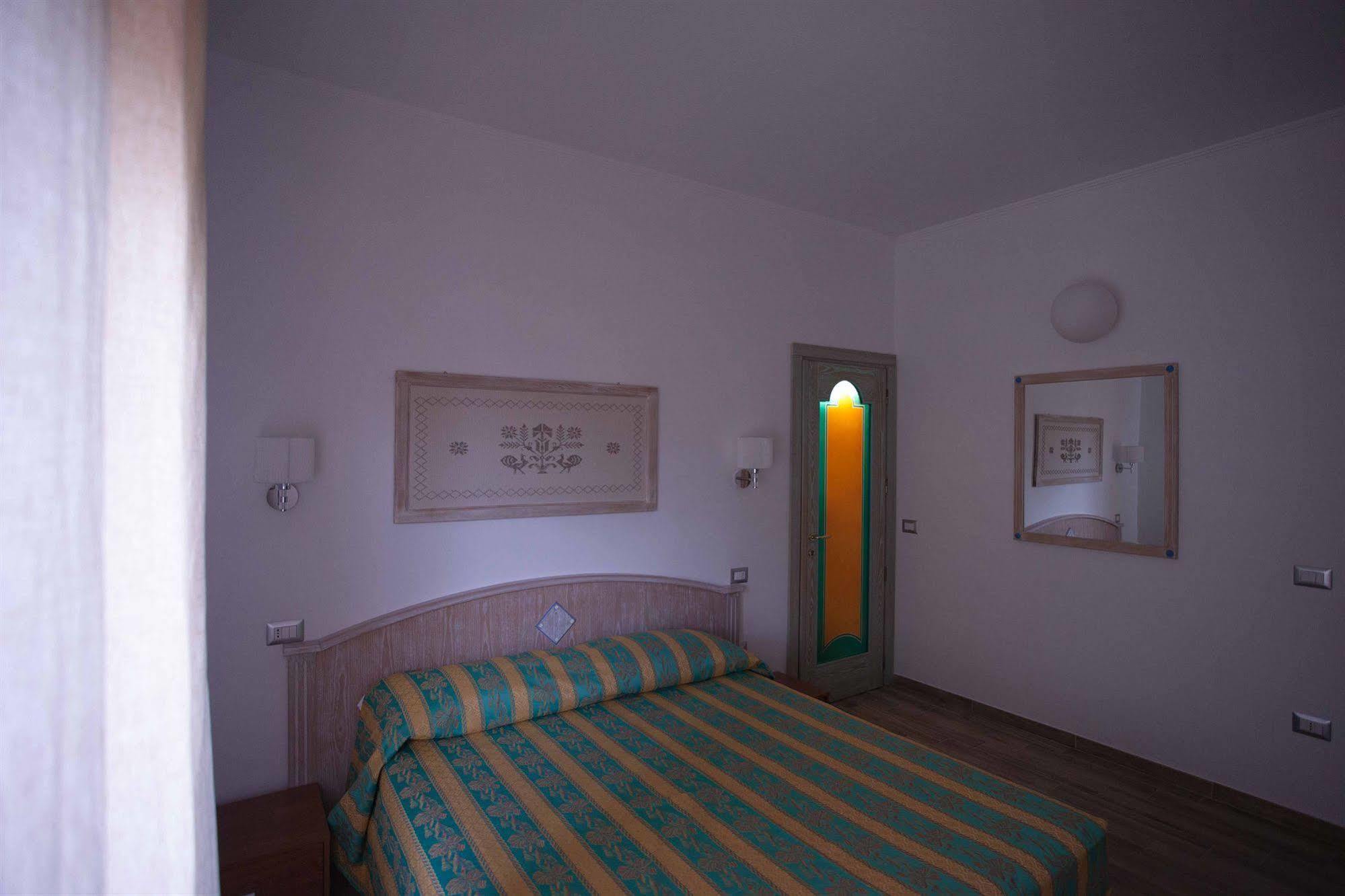 Locanda Degli Artisti Tortolì Eksteriør billede