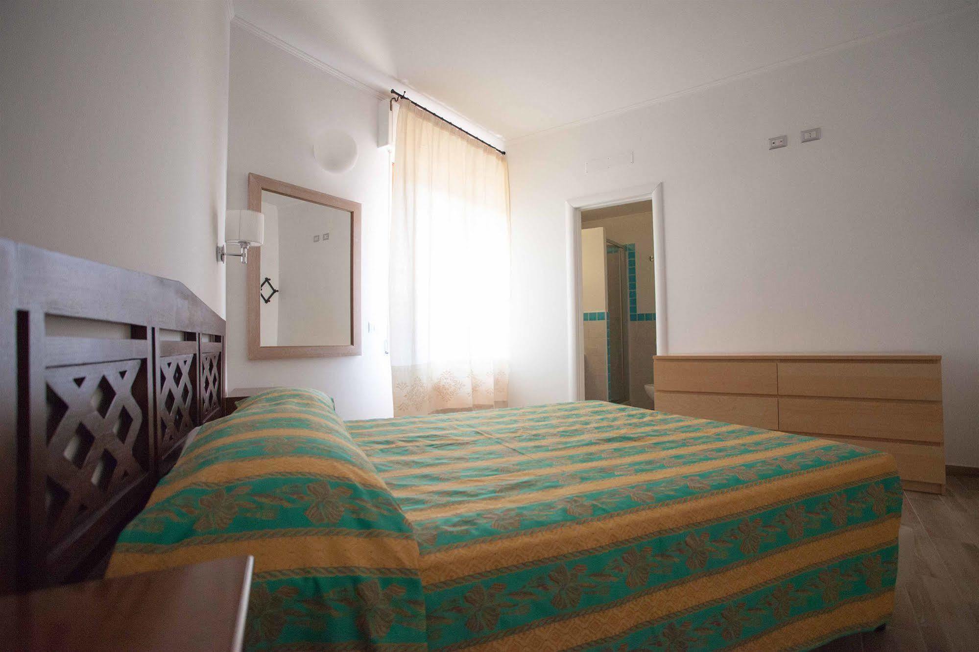 Locanda Degli Artisti Tortolì Eksteriør billede