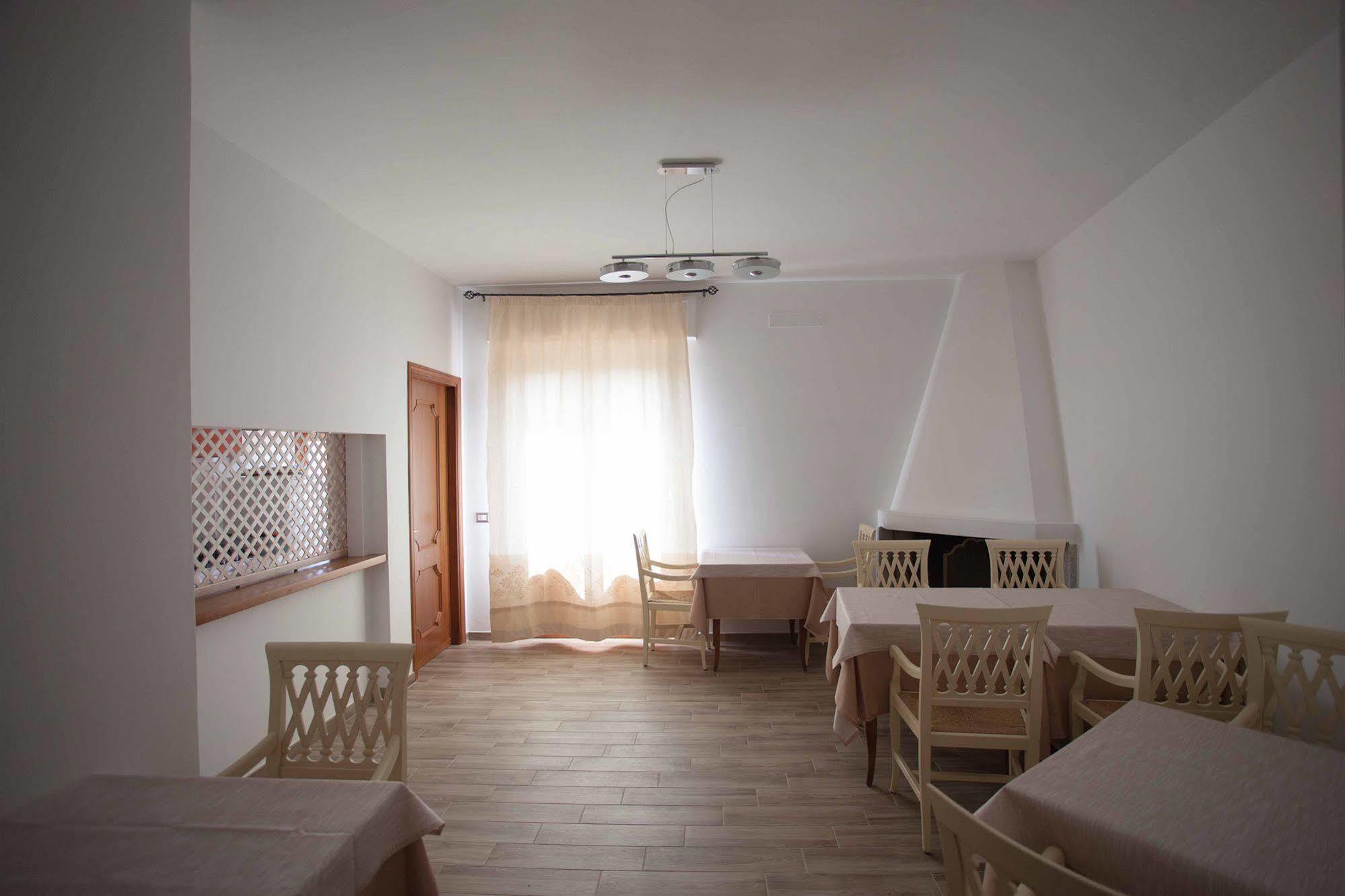 Locanda Degli Artisti Tortolì Eksteriør billede